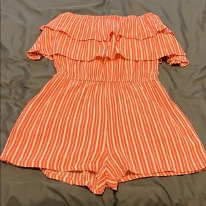 SUPER CUTE romper! Size small, fits like an XS/XXS